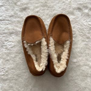 UGG ASCOT Kids Slippers Shoes Size 1